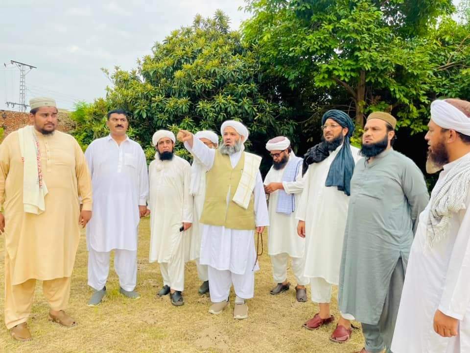 Sadaqatkhan_95's tweet photo. دورہ پنڈال بسلسلہ 10 اگست کسان کنونشن مردان 
صوبائی جنرل سیکرٹری مولانا عطاءالحق درویش، مولانا امان اللہ حقانی، اسرار مروت، مولانا امانت شاہ حقانی و دیگر قائدین کا کسان کنونشن کے پنڈال کا دورہ،
یاد رہے کہ اس کنوشن سے قائدِجمعیت حضرت مولانا فضل الرحمٰن صاحب خصوصی خطاب فرمائیں گے. https://t.co/MeCF0sPLAS
