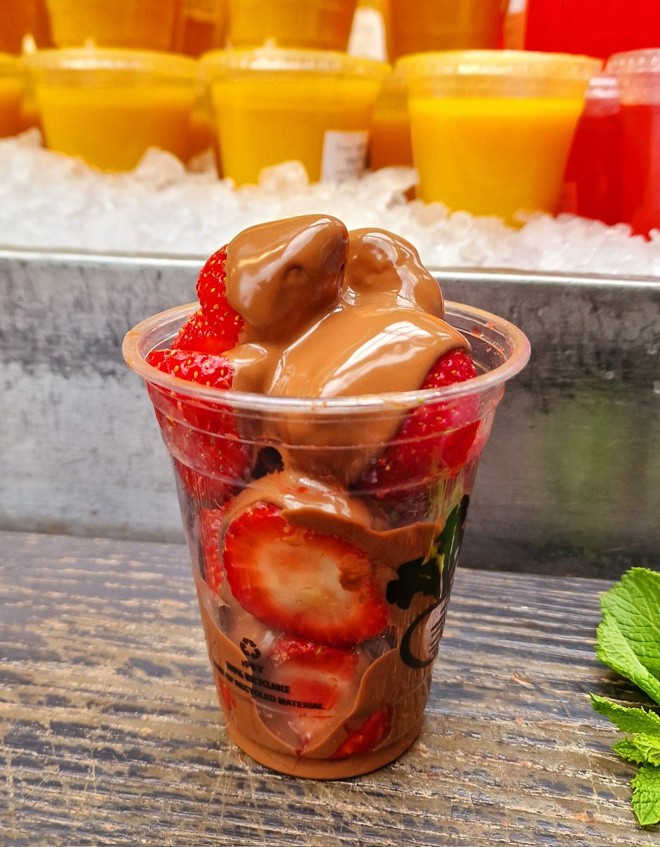 sunita_kumar33's tweet photo. Strawberries and Chocolate @boroughmarket 🍓🍫 #boroughmarket #london #loveLondon #chocolate #strawberries #photo #photograhy https://t.co/K6r0lowOPC