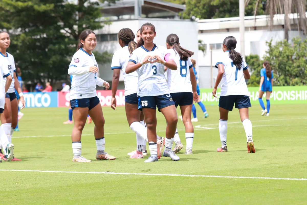 ⚽️🇸🇻📸| Galería del juego de nuestra Selección Femenina Sub15 ante Puerto Rico.

🇸🇻5-0🇵🇷
Anotadoras: 
Maya Buerger ⚽️
Laila Pacheco ⚽️
Valentina Alvarenga⚽️
Kaylen Álvarez ⚽️
Janelle Castillo⚽️

#ElSalvador
#LaSelectaFemeninaSub15