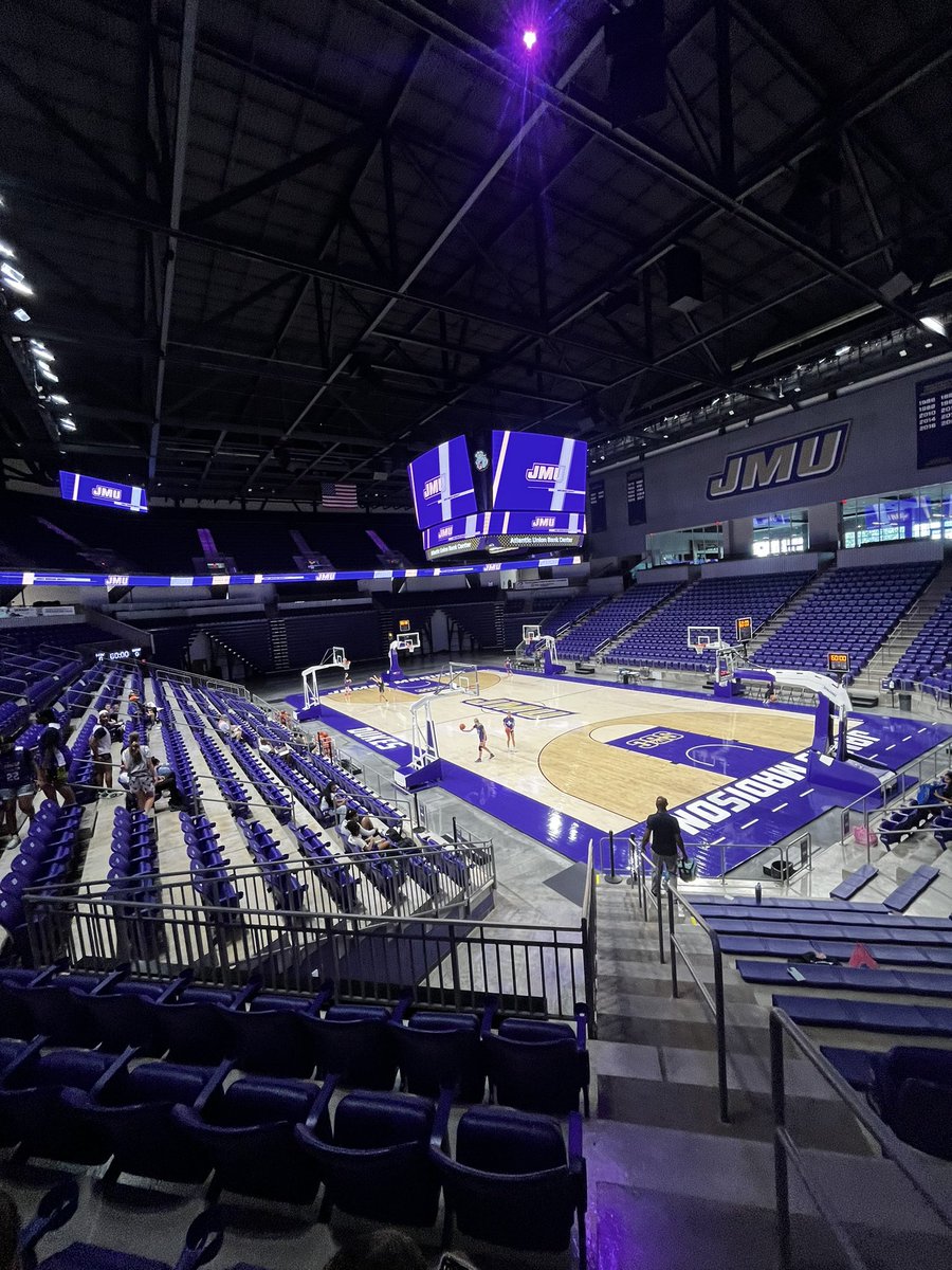 londonturner012's tweet photo. Huge thanks to the JMU coaching staff for an incredible camp experience! 🏀💜 Your guidance and support have truly inspired me to elevate my game. Looking forward to bringing what I’ve learned back to the court. #JMU #Dukes #Basketball #Grateful #CampExperience #Elevate https://t.co/KG8wCgQvyE