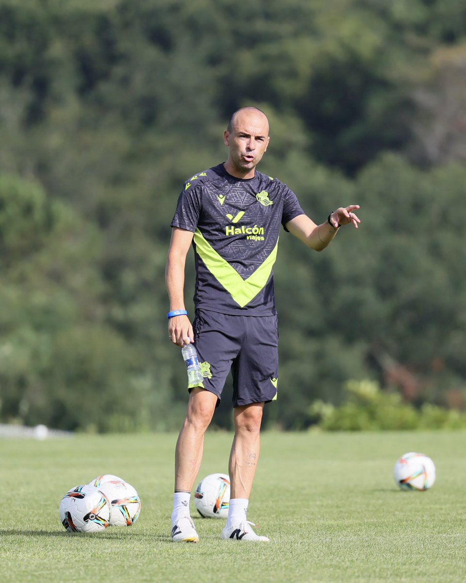 jlsanchezvera's tweet image. Semana 3.

“La vida es como un gran lienzo. Arroja en ella toda la pintura que puedas.”

#beplayer #newbalance #futbol #futfem #sanchezvera