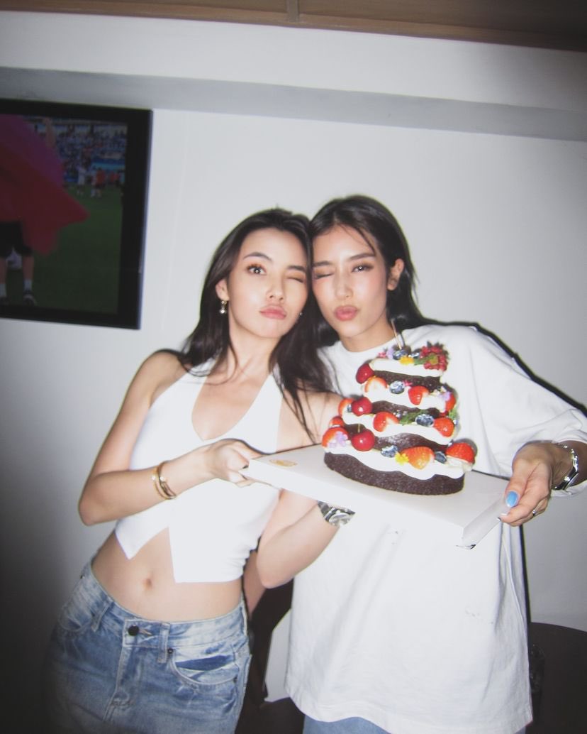 SupportSZE's tweet photo. 𝐼𝐺 𝑈𝑝𝑑𝑎𝑡𝑒𝑑 : #narinnarinrak 

Happy birthday to you love u sis🤍🖤

#mookdanarinrak #มุกดานรินทร์รักษ์ https://t.co/oFfqxnWkAr