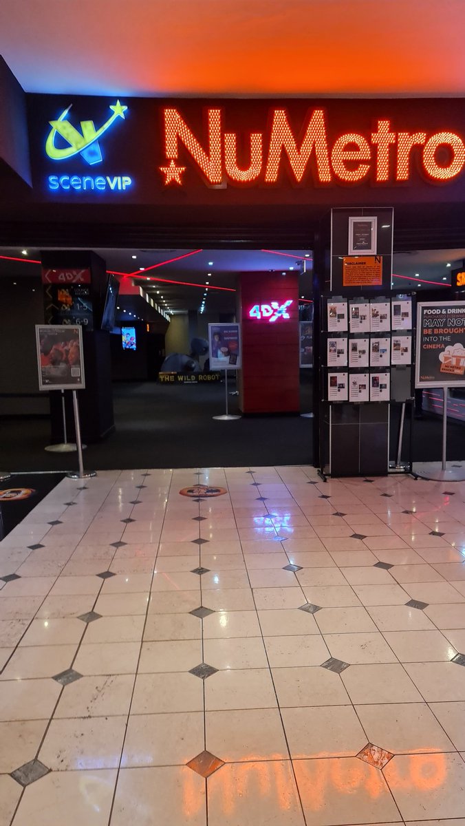 MphoSekat's tweet photo. The screening of #Borderlands with my squad at @numetro
🔥👌🏽#NMFanScreening https://t.co/5sgwmUYCP1