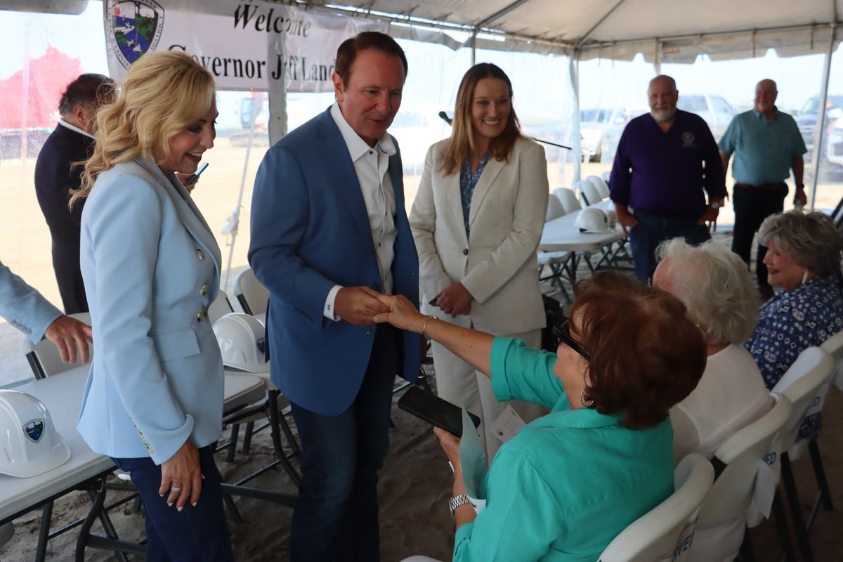 Yesterday, we were in Dulac with <a href="/LouisianaCPRA/">LouisianaCPRA</a>, the <a href="/USACENOLA/">Corps of Engineers New Orleans</a>, federal, state, and local leaders to break ground on Phase 2 of the Houma Navigation Canal Lock Complex.

This key project is a win-win for Louisiana’s coastal protection and our economy!