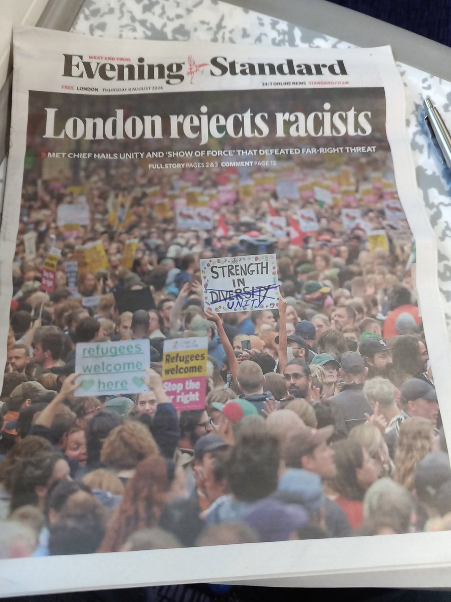 Elliot_45's tweet photo. @EveningStandard doesn't know what's going on in the real world #strengthInUnity #saveBritain #PatriotismIsNotRacism #ScaredReporters https://t.co/Ir0AUEr3ef