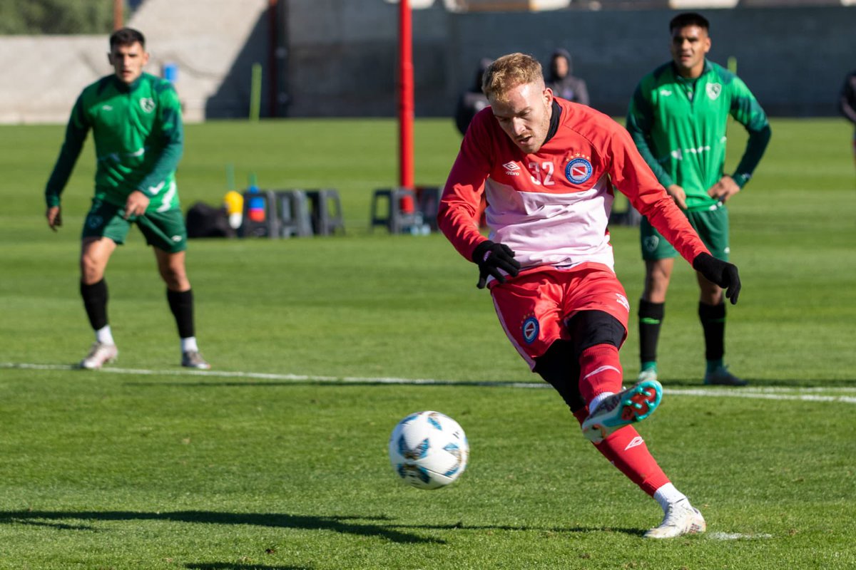 PasionPaternal's tweet photo. #AAAJ ✅ Equipo confirmado:

📋 D. Rodríguez; Santamaría, Álvarez, Palacio, Prieto; Gamarra, Lescano, Oroz; Gondou, Verón y Romero https://t.co/4W0NKiAcZd