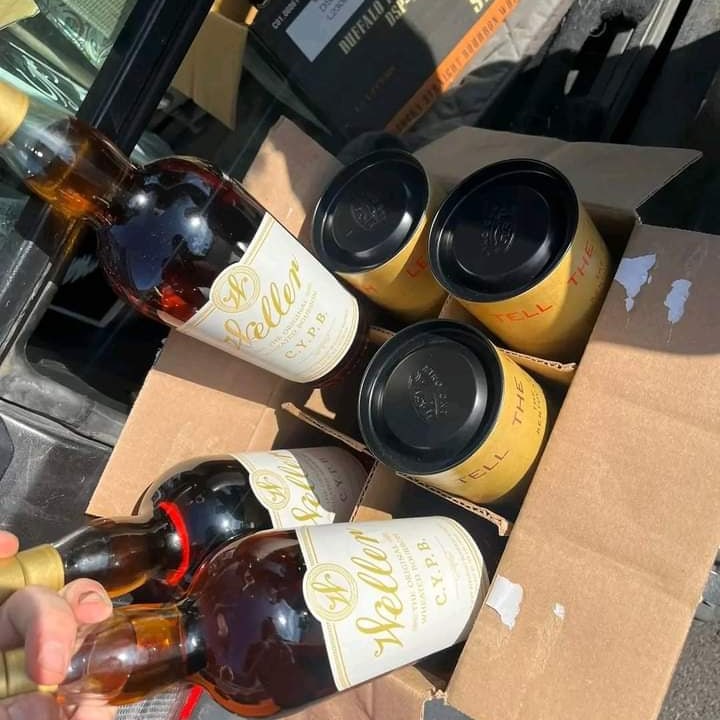 Richarddonney's tweet photo. Today's hunting, don't miss out inbox if Interested in getting any of these bottles.

#buffalottrace #btac #buffalotraceantiquecollection #weller #eaglerare #sazerac #georgetstagg #bourbonlover #bourbongram #bourbon #americanwhiskey #rarewhisky #Whisky #whiskey #whiskyauction https://t.co/iyxpJmEbJN