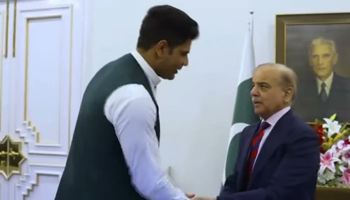rantspakistani's tweet photo. "Please Arshad, zor lagana pura. Batis saal se olympics medal nahi aya"

"bc pachatar saal se democracy bhi nahi ayi, mene koi expectation lagayi aap se?" https://t.co/I35RhRAGxI