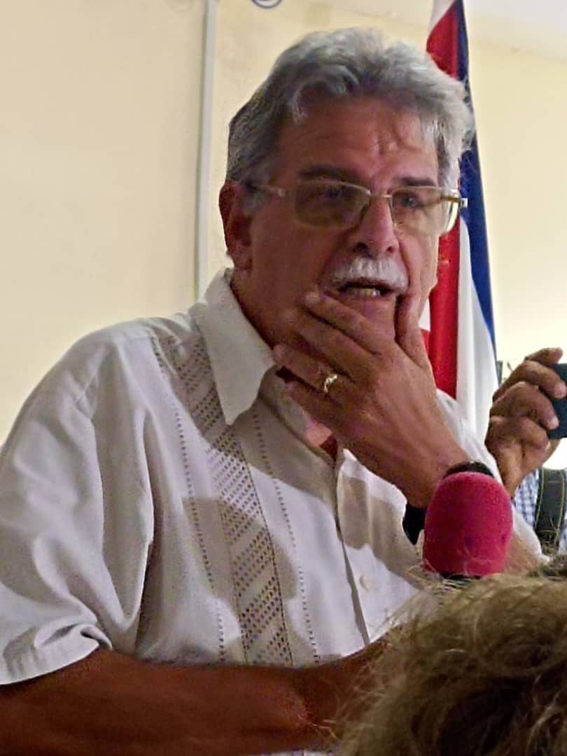 ZayasCari's tweet photo. Presentación del libro Privilegiados del Tiempo de la Editorial EN VIVO de Radio y Televisión, Sala Ché Guevara del Instituto de Información y Comunicación Social. Testimonios sobre el Comandante en Jefe Fidel Castro https://t.co/vmotTH2eGF