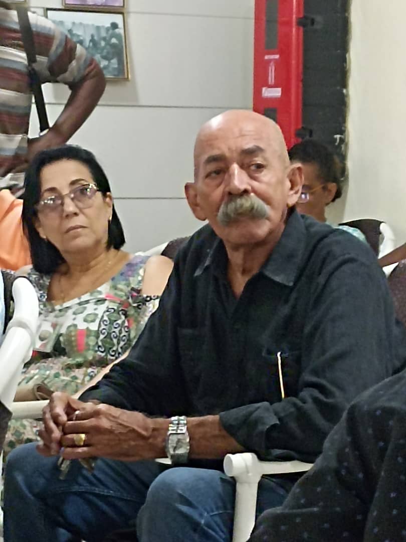 ZayasCari's tweet photo. Presentación del libro Privilegiados del Tiempo de la Editorial EN VIVO de Radio y Televisión, Sala Ché Guevara del Instituto de Información y Comunicación Social. Testimonios sobre el Comandante en Jefe Fidel Castro https://t.co/vmotTH2eGF