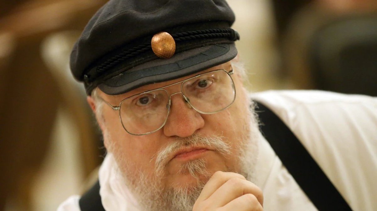 JavierWoT's tweet photo. Desde Juego de Tronos, George R. R. Martin ha introducido personajes homosexuales, bisexuales, de diferentes etnias. El cambio de los Velaryon en la serie (que fuesen negros) fue a petición suya.

Y hay quien cree que lo hace obligado por los "wokes". Es ridículo a más no poder. https://t.co/iBRiTwq87E