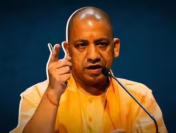 epanchjanya's tweet photo. बांग्लादेश पर योगी आदित्यनाथ का बड़ा बयान!

पड़ोसी देश में मंदिर तोड़े जा रहे हैं।

चुन-चुनकर हिन्दुओ को निशाना बनाया जा रहा है।

भारत के तमाम पड़ोसी हिंसा की आग में जल रहे हैं।

सनातन धर्म को बचाने के लिए एकजुट होने का समय आ गया है।

हिन्दुओ को इतिहास की गलतियों से सबक लेने की जरूरत है।

क्योंकि जो इतिहास से सबक नहीं लेता, उसके उज्ज्वल भविष्य पर भी ग्रहण लग जाता है।