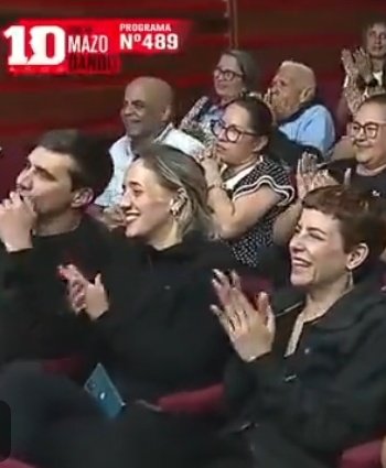 therealbuni's tweet photo. Unos periodistas k de el destape "viajaron" a Venezuela para mostrar que es mentira que hay dictadura
Ayer de casualidad Aparecieron en primera fila en el programa de empleados de Nicolas maduro Kjj https://t.co/cHLLEUtHM6