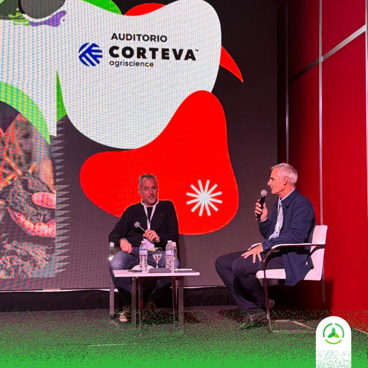 #CongresoAapresid2024: tuvimos oportunidad de moderar el taller 𝘾𝙖𝙥𝙩𝙪𝙧𝙖́ 𝙖𝙡𝙜𝙤 𝙞𝙣𝙘𝙧𝙚𝙞́𝙗𝙡𝙚 de <a href="/CortevaARG/">Corteva Argentina</a>. 

Un buen momento discutiendo nuevas alternativas biológicas de la compañía, basadas en bacterias fijadoras de nitrógeno libre 🌱🦠🌬️.

#AgriculuraConTodo