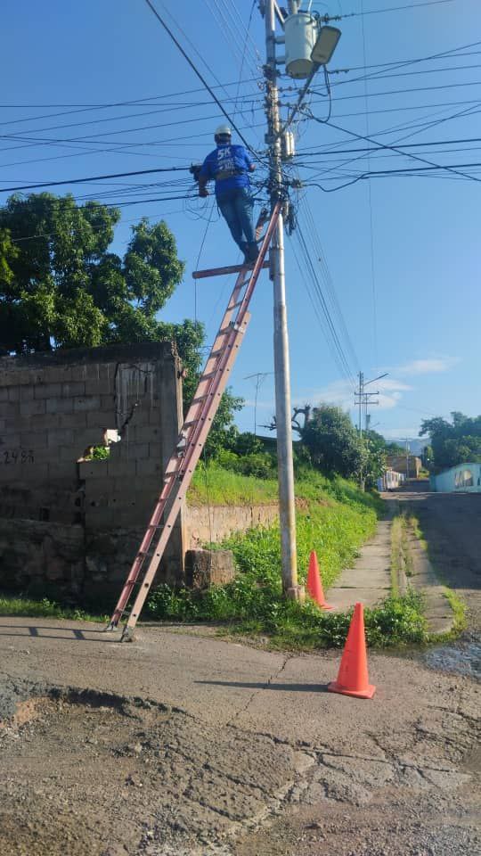 #8Ago En atención a reportes realizados mediante la herramienta VenApp del 1x10 del Buen Gobierno, la Fuerza Azul de Cantv en el estado Guárico recuperó los servicios de telecomunicaciones a familias de sector Colinas de Camoruco en Altagracia de Orituco, municipio José Tadeo