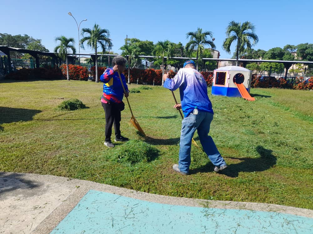 #08Agt|| ¡Siempre Activos! 🤜🤛

📌 Nos encontramos diariamente en el Hospital de los Samanes, mcpio Girardot.

👉🏻 Dónde nuestras cuadrillas realizan labores de limpieza y mantenimiento en pro del bienestar ciudadano dando total apoyo a los sistemas de salud pública en Aragua⚕️.