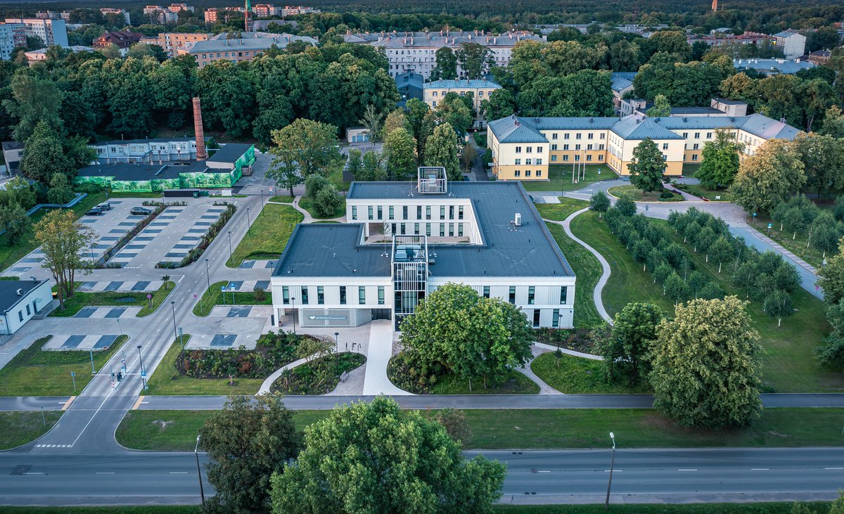 GirtsAnsons's tweet photo. 2023. gada sākām jaunā ambulatora centra būvniecību un ārtelpas attīstības projektu. Pirms un pēc. https://t.co/WhhHyGVPAB