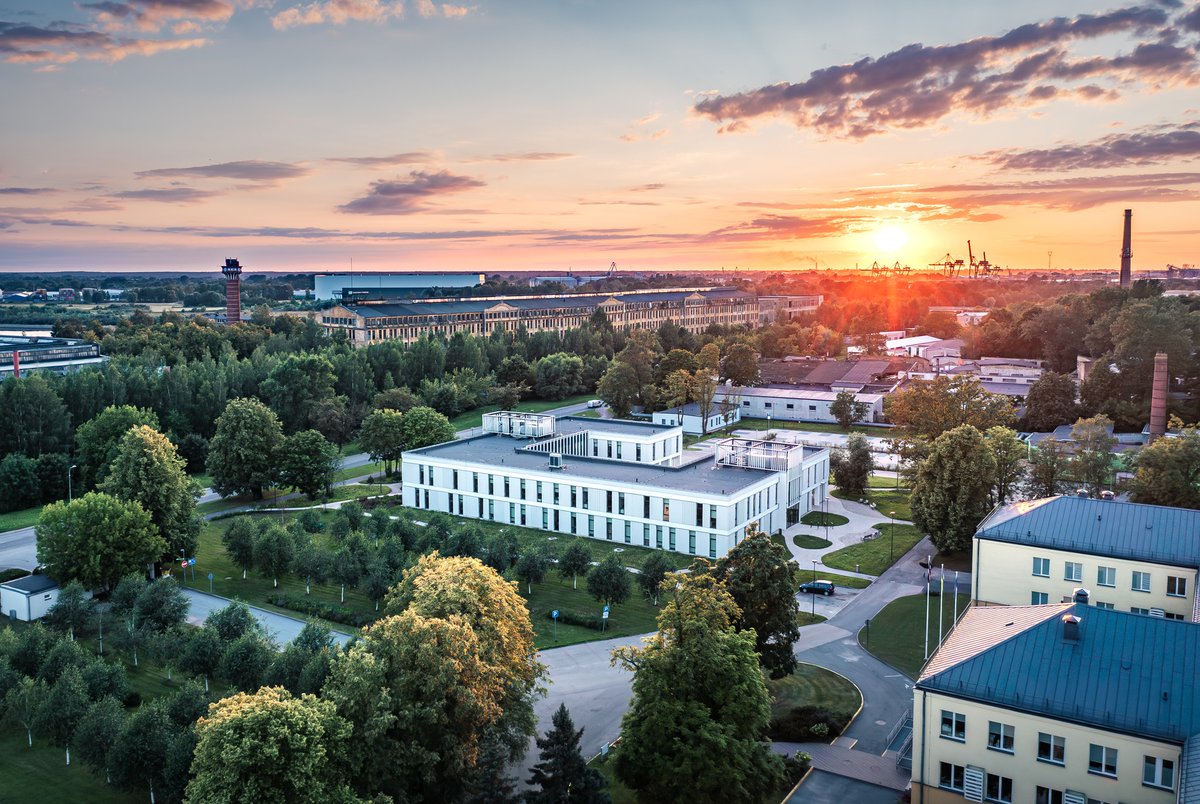 GirtsAnsons's tweet photo. 2023. gada sākām jaunā ambulatora centra būvniecību un ārtelpas attīstības projektu. Pirms un pēc. https://t.co/WhhHyGVPAB