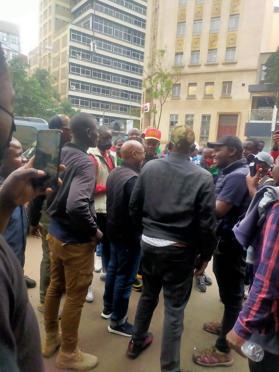 MutumaoNkanata's tweet photo. They told us it's Russians, then Ford Foundation, then Uhuru's allies, then the DP's aides, &amp; now Jimi Wanjigi who they feel is too radical, just to silence him. Instead of addressing issues raised by Kenyans, wanamaliza vitabu wakitafuta sababu. Cowards!🚮
#RutoMustGo #Githurai https://t.co/QTlpDZNS4p