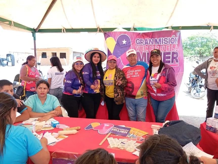 Incentivando la producción 👏

En el estado Lara, se realizó una Expoventa de Mujeres Emprendedoras, donde se exhibió el talento y la capacidad productiva de las larenses.

📸 <a href="/BanMujer_Ofi/">Banco de Desarrollo de la Mujer</a>

<a href="/NicolasMaduro/">Nicolás Maduro</a>
<a href="/DhelizAlvarez/">Dheliz Álvarez</a>
<a href="/gobiernodelara/">gobiernodelara</a>
<a href="/VTVcanal8/">VTV CANAL 8</a>
#PuebloSonrienteYEnPaz