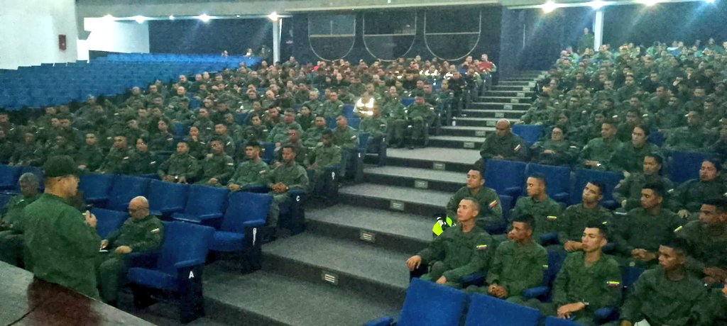 📢 #Entérate || El personal de este centro asistió a Videoconferencia con el Ministro del Poder Popular para la Defensa Wladimir Padrino López donde se resaltó la misión Constitucional de la FANB en la defensa y seguridad de la nación.
#FANB
#SoloUnidosVenceremos
#CEA50