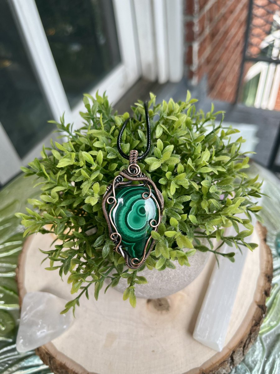 earthwindwire's tweet photo. Malachite in antiqued copper wire 🌿🪴🌱✨ Available in the shop now 💕 https://t.co/ahFd0chSKH