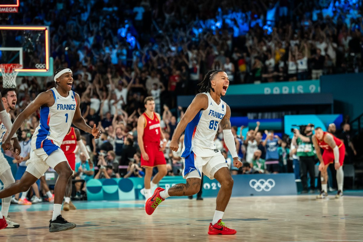 FIBA's tweet photo. After Tokyo 2020, France 🇫🇷 are returning to the #Olympics podium once again in their homeland! 

🥈 in Tokyo
❓ in Paris

#Paris2024 x #Basketball https://t.co/vQr9xKYwx4
