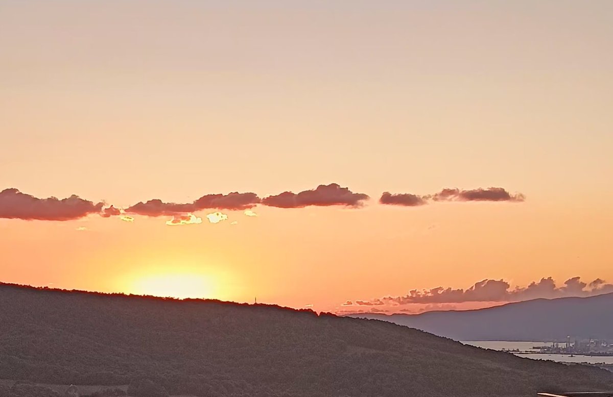 SemaUnant's tweet photo. İyi akşamlar 🧡⛅ Good evening! 
#günbatımı #sunset #izmit #turkiye https://t.co/GXUbluDctZ