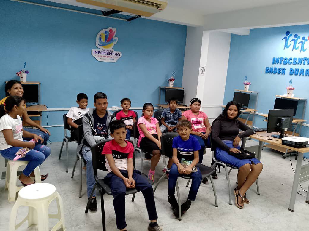 ZuliaInfocentro's tweet image. En el Infocentro Ender Duarte, se dio inicio a un taller sobre las partes básicas de un computador. Durante la actividad, los jóvenes aprendieron sobre componentes esenciales como el monitor, teclado y CPU.

¡Una gran manera de iniciar las vacaciones! 💻✨

#PuebloSonrienteYEnPaz