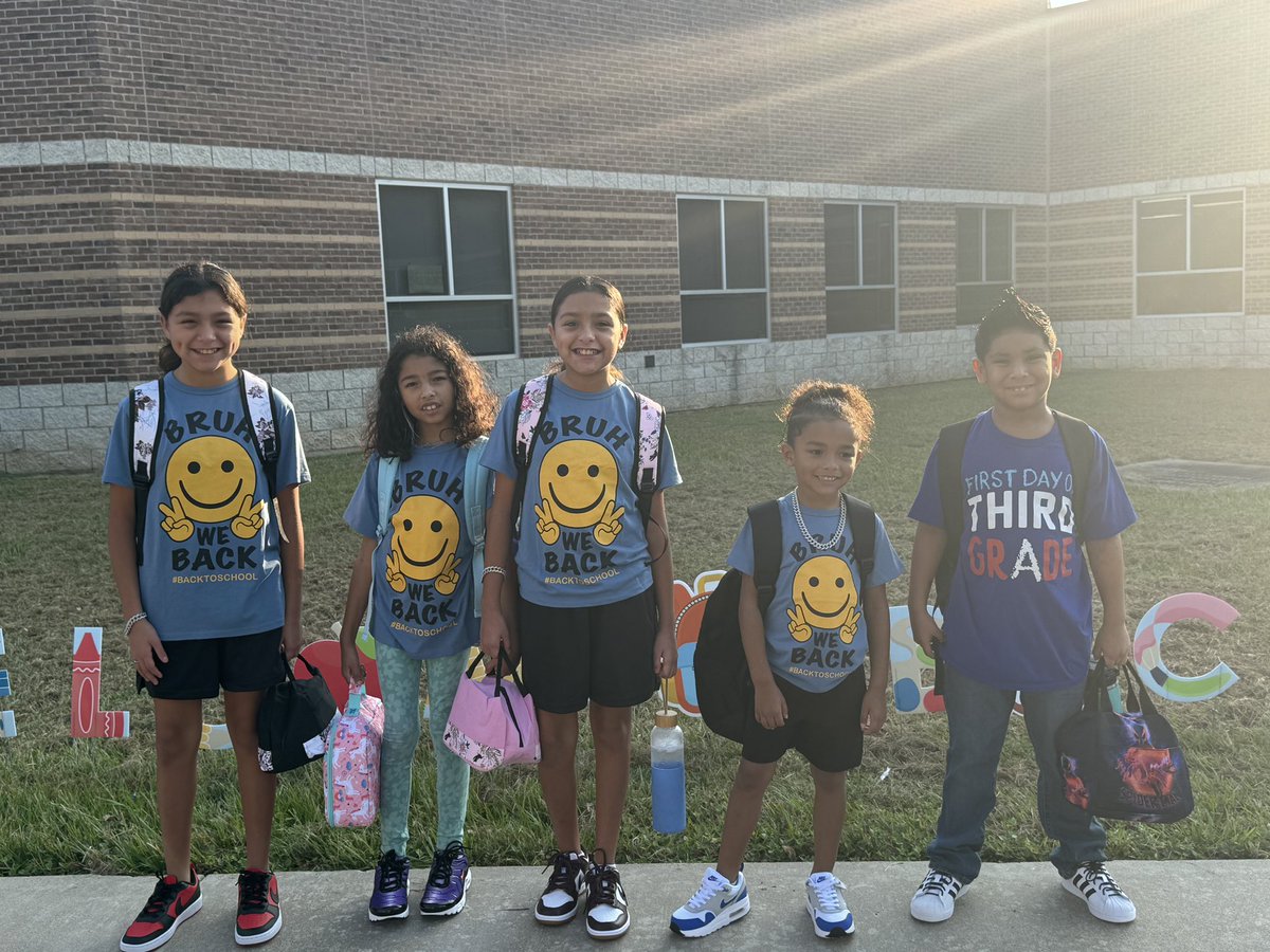 QVE_Eagles's tweet photo. Welcome back, Eagles! Happy first day of the 24-25 school year! 🦅 https://t.co/33VL8I0Fjd