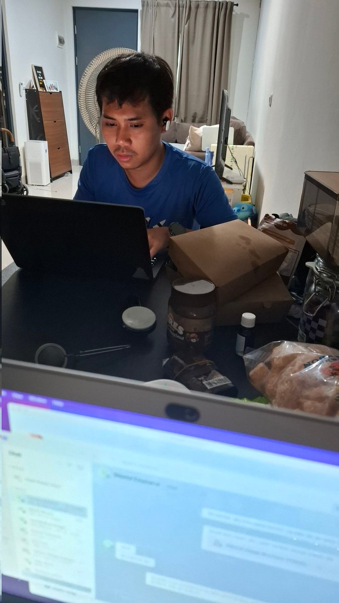 intanwid_'s tweet photo. 12.41 masih aja depan laptop
Nyari apa sihhh
Nyari duit mah di bank. Bukan di laptop 🤣 https://t.co/JRYMKs9pO9
