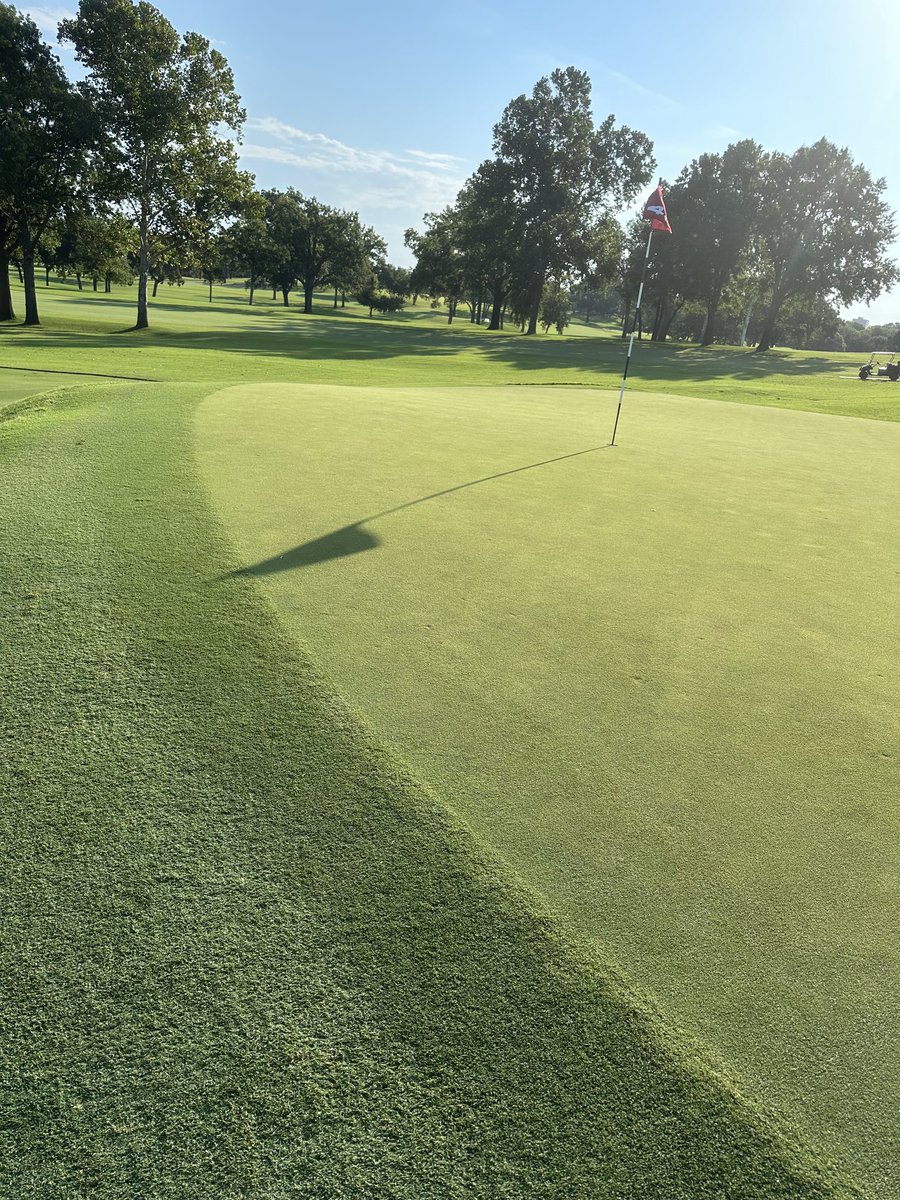 Tahoma 31 as collars of putting greens of Southern Hills, Tulsa, OK looks so obvious and distinct. We toured the beautiful course and watched the 124th Women Amateur Championship. Thanks to John Petrovsky and Molly Biggs of USGA for hosting us.