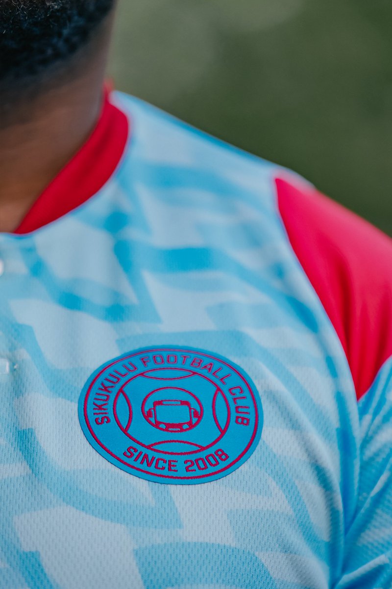 Sikukulu_fc's tweet photo. The Jersey (Ensubize) features a sky blue base with accents of red and white patterns that represent the school bus.
#RukundoEgumeho
#Ensubize
📷: @Riza_pictures https://t.co/ZUFB0f9Ph5
