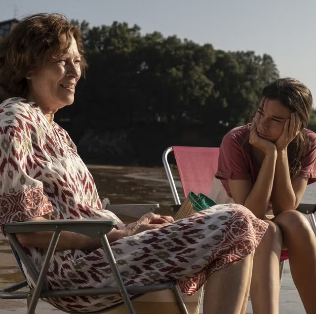 AlaudaRuiz's tweet photo. “Cinco lobitos” siempre tendrá algo de milagro para mí. La rodamos en el 2021. Meses atrás estaba convencida de que nunca dirigiría una película. Hoy se estrena en La 1 de @rtve a las 22h50 📺Qué increíble viaje, gracias a todos los que lo hicisteis posible 🐺❤️‍🔥 https://t.co/MiKlTAi4p5