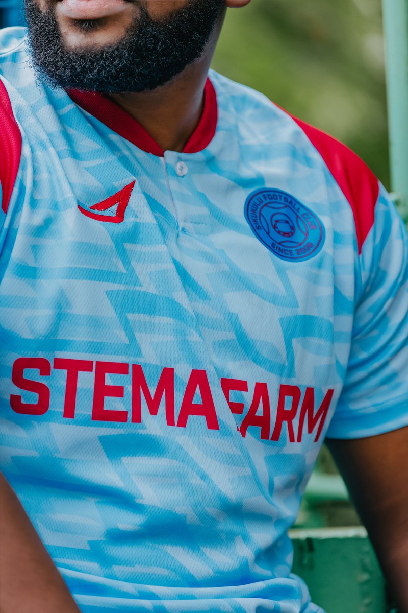 Sikukulu_fc's tweet photo. The Jersey (Ensubize) features a sky blue base with accents of red and white patterns that represent the school bus.
#RukundoEgumeho
#Ensubize
📷: @Riza_pictures https://t.co/ZUFB0f9Ph5
