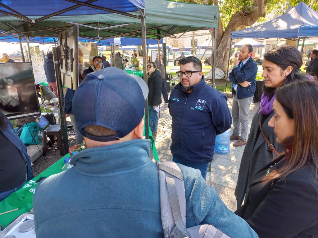 MinagriValpo's tweet photo. Seremi @MinagriValpo Sergio Salvador en Aniversario #INIA  en plaza de #Quillota 
Gran celebración que contó con la presencia de todos los servicios del agro.
Felicidades equipo @INIA_LaCruz https://t.co/O2Bnx7xpxQ
