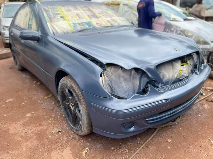 kenyi_ali's tweet photo. @KagutaMuseveni FULL BODY SPRAYING ON BENZ OUR SERVICE'S CAR POLISHING SANDING PENAL BEATING TICUT COLOR MIXING CAR PAINT SALE SERVICING CERAMIC COATING CALL DM OR WTSP (0706923844) https://t.co/aLWh9Yicqc