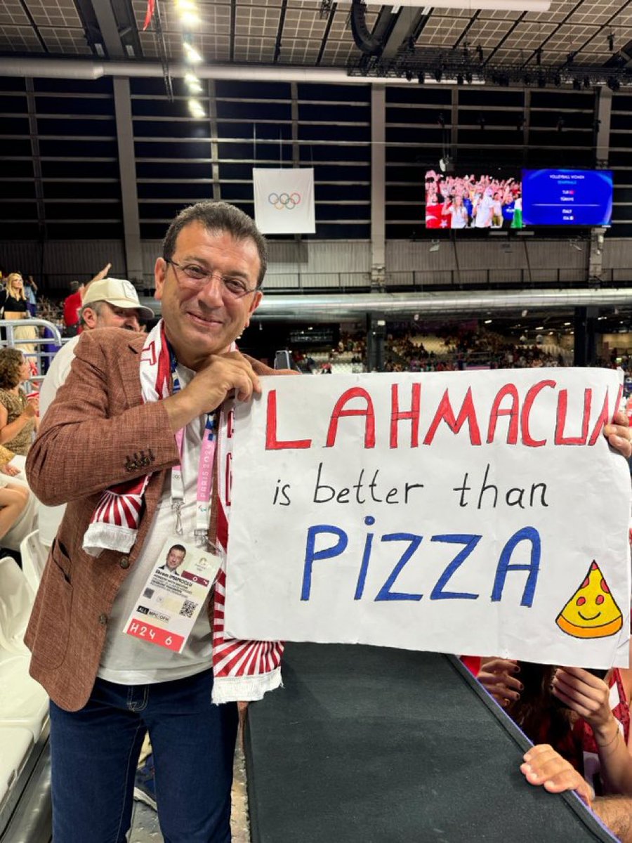 Ekrem İmamoğlu'nun yarı final maçındaki pankartı: