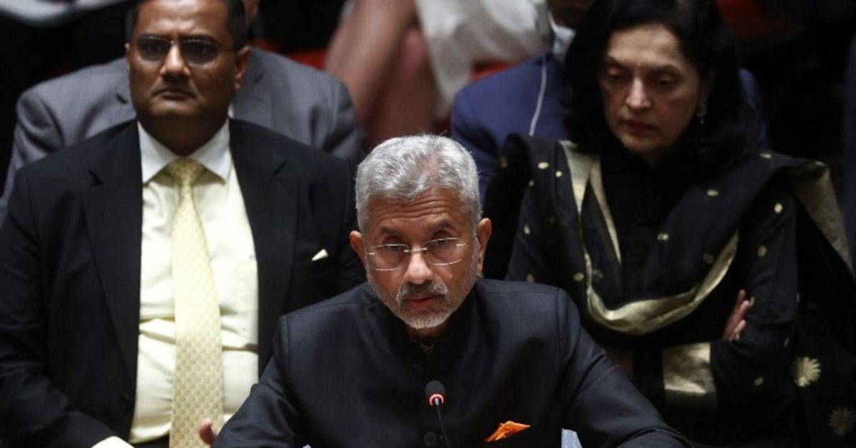Reuters's tweet photo. India foreign minister to visit Maldives https://t.co/Leqn5YxwR1 https://t.co/YTmY9D3yo1