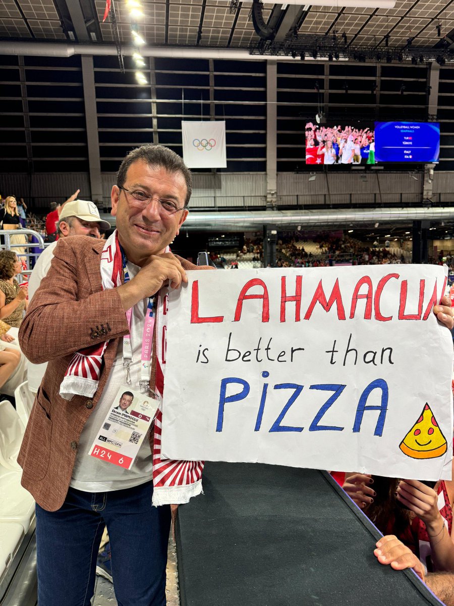 Ekrem İmamoğlu, maça hazır. 🇹🇷

Lahmacun is better than Pizza. (Lahmacun Pizza'dan daha iyi.)