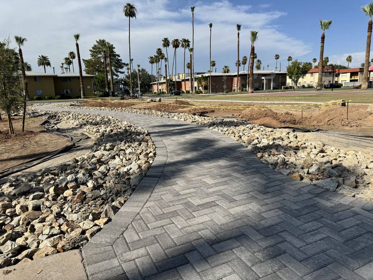PHXHousing's tweet image. Continuing our work to conserve water and maintain beautiful grounds at Park Lee Apartments! 💦🪷

This week the crew installed a paved walkway bordered by rocks, creating a path through a large common area of the landscape.

#xeriscape #waterconservation #multifamilyhousing #phx