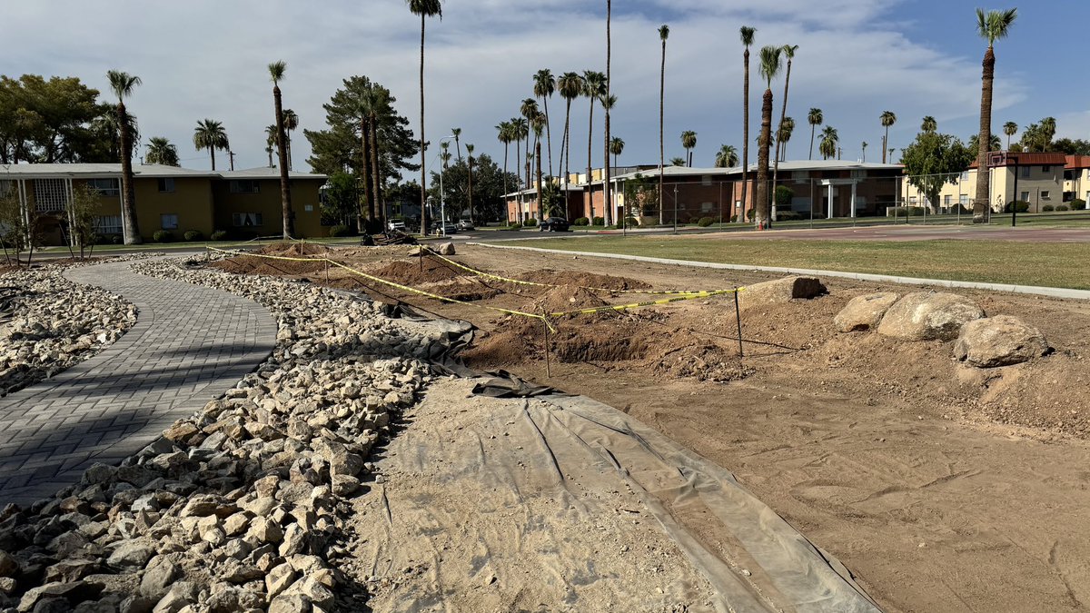 PHXHousing's tweet image. Continuing our work to conserve water and maintain beautiful grounds at Park Lee Apartments! 💦🪷

This week the crew installed a paved walkway bordered by rocks, creating a path through a large common area of the landscape.

#xeriscape #waterconservation #multifamilyhousing #phx