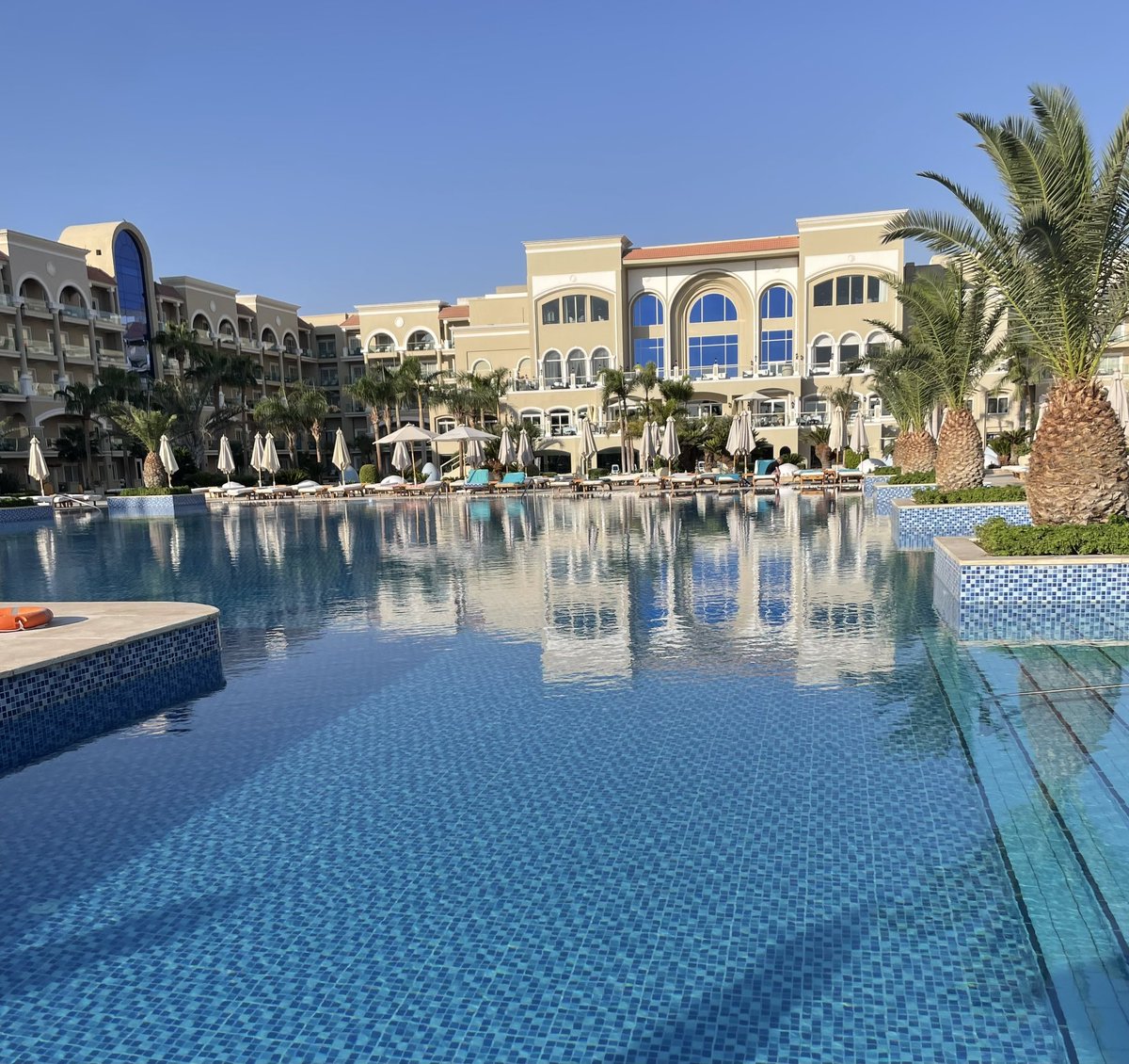 KateLine6's tweet image. Enjoying some quality family time and much needed sunshine 🇪🇬🤿☀️🏖️ @LoisGrace19