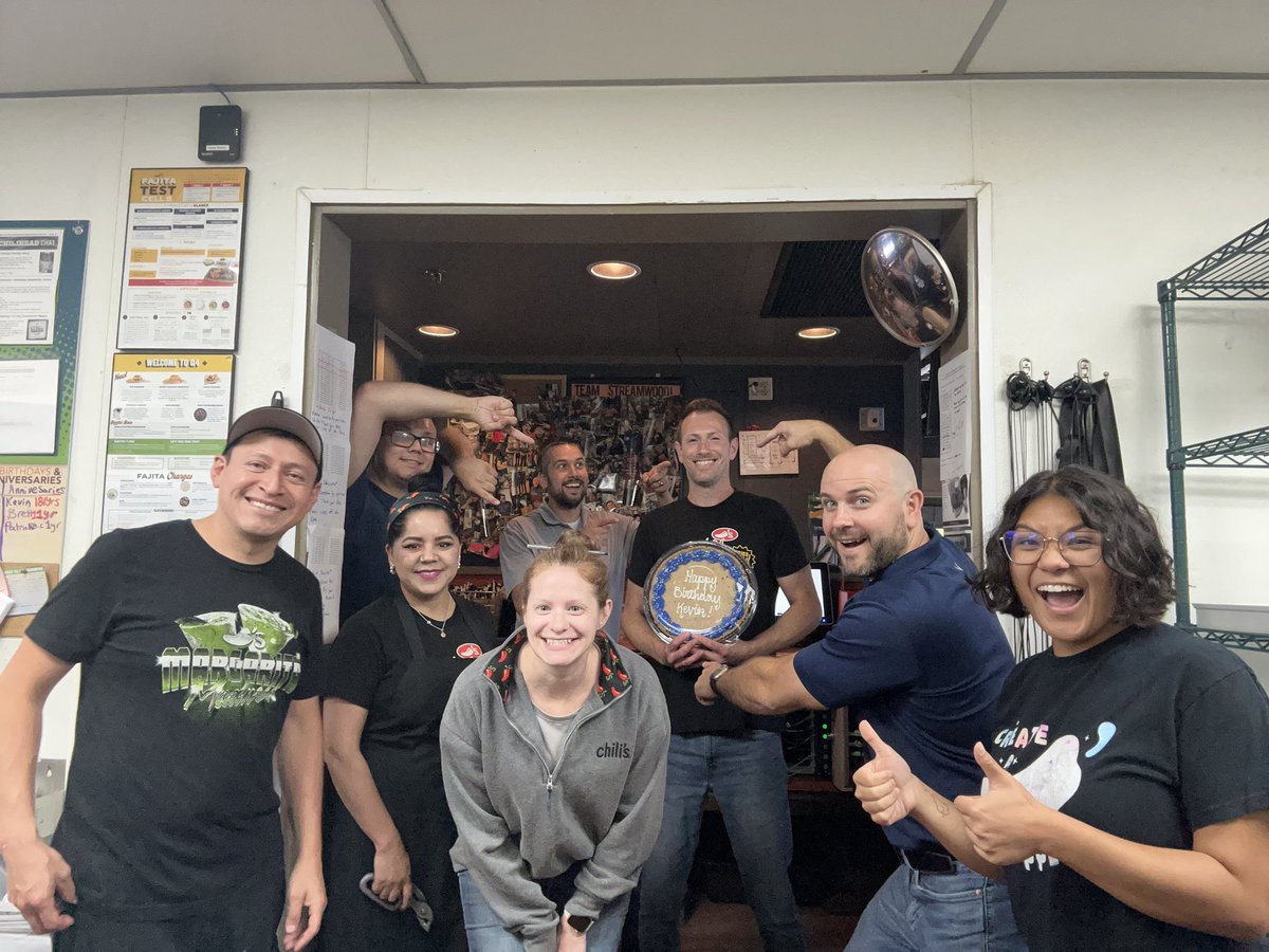 BethJernberg's tweet photo. Happy birthday to our bartender Kevin!! Also happy chilis anniversary 18yrs and counting!! @LukeFBrockman @GumpMike  @NicholasBPaxton @LynAj4 @Chilis https://t.co/wS198XfHLW