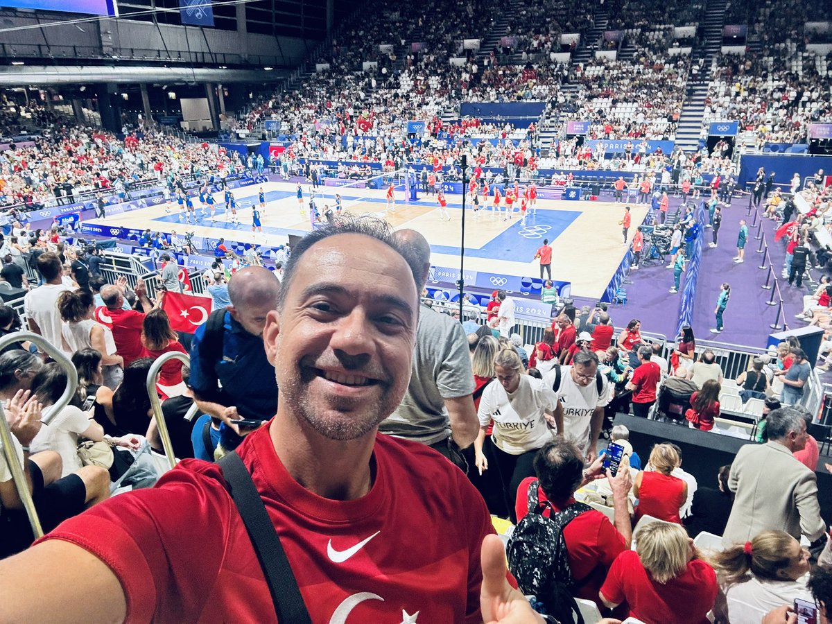 Sonuç ne olursa olsun dünyanın en güzel takımı🇹🇷🏐. Nokta.