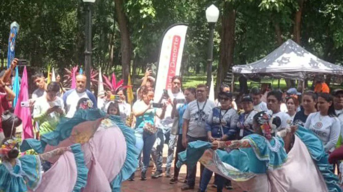 Movimiento por la Paz y la Vida Barinas inicia con entusiasmo y alegría el Plan Nacional Comunitario Vacacional Mostacho Fest 2024 .

¡Venezuela es Paz y Vida! 

#PuebloSonrienteYEnPaz