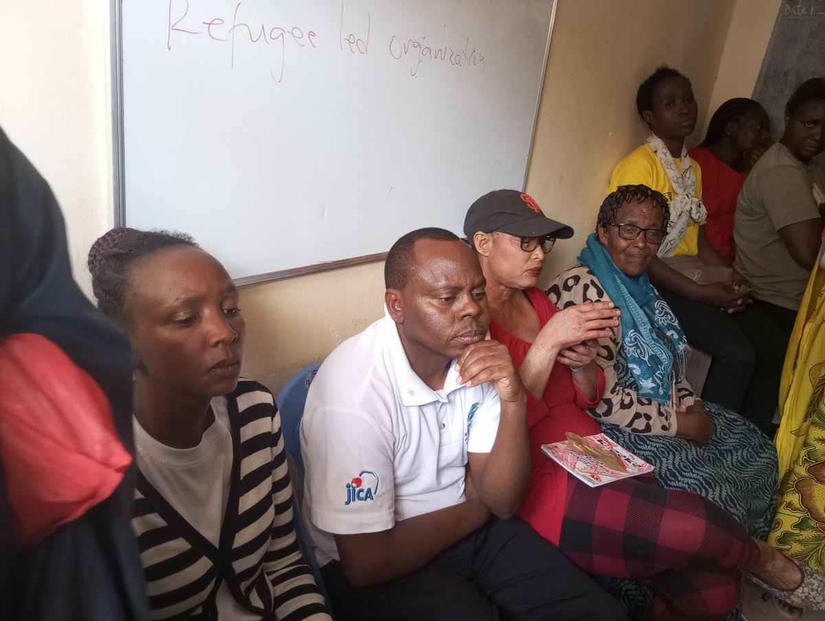 br_refugee's tweet photo. 🌟 Exciting news! The @drckenya visited our offices to select members for the first cohort to receive hand carts, boosting their plastic waste collection efforts. We are truly grateful for this support! 🙏♻️ #PlasticWasteCollection #CommunityImpact https://t.co/1uvUgLINM8