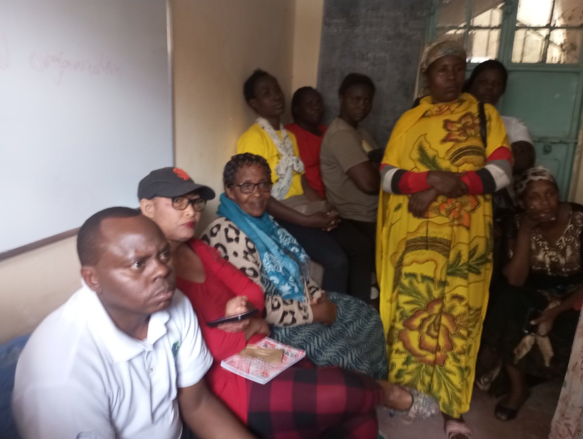 br_refugee's tweet photo. 🌟 Exciting news! The @drckenya visited our offices to select members for the first cohort to receive hand carts, boosting their plastic waste collection efforts. We are truly grateful for this support! 🙏♻️ #PlasticWasteCollection #CommunityImpact https://t.co/1uvUgLINM8