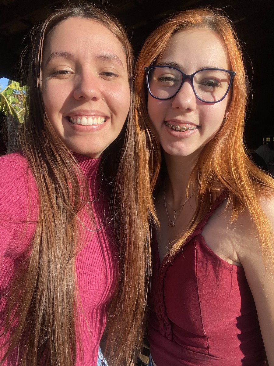 LariDuarte98's tweet photo. @itau nota a genteee! Eu e minha amiga ativamos nosso lado poderoso com “roar” e pintamos os cabelos de ruivo. Estamos prontíssimas para realizar o nosso “teenage dream”! Prometemos cantar todas as músicas com a mesma intensidade que o “firework” explodindo no céu do rj 🧡💙 https://t.co/4st0IETdIV