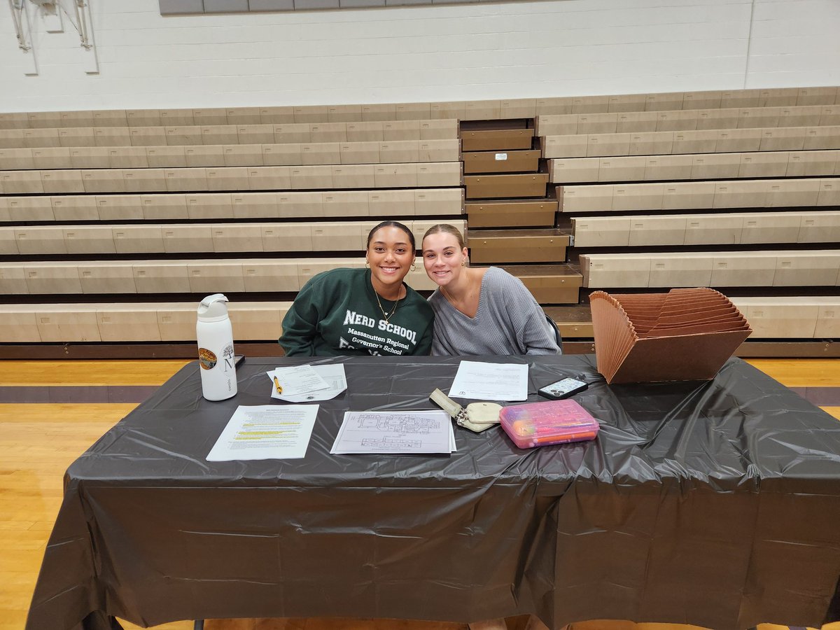 shs_guidedept's tweet photo. Open House is underway!!! Stop by to see our wonderful volunteers in the Old Gym to pick up your schedule and chromebook. https://t.co/LpMDG5W25b